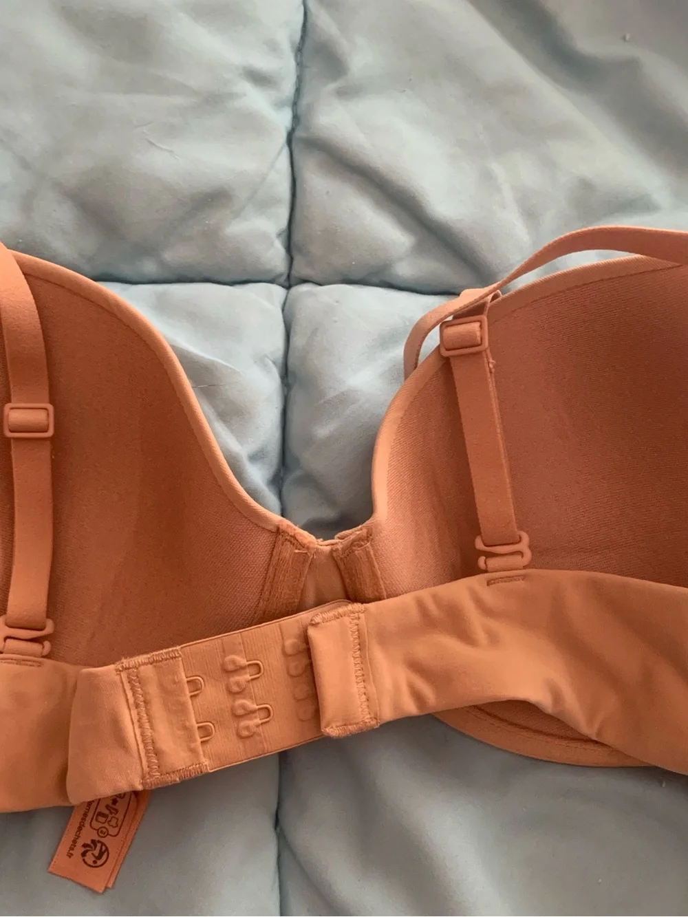 SKIMS Nude T-Shirt Bra - Picture 2 of 4